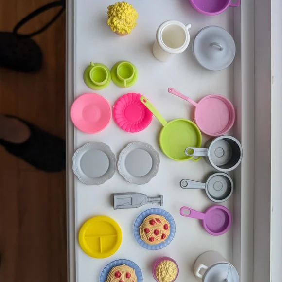 Barbie Kitchen Set 2005 - Picture 10 of 11